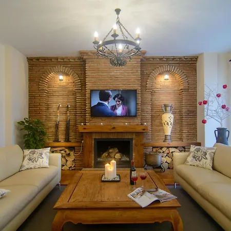 San Pedro 6 Bedroom Villa, Heated Pool, Bbq, Wifi Holiday home