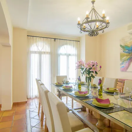 San Pedro 6 Bedroom Villa, Heated Pool, Bbq, Wifi Marbella