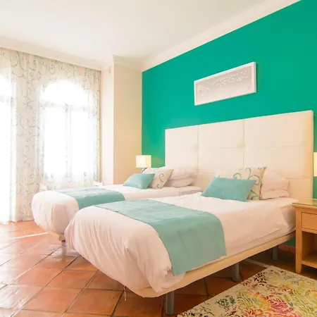Dom wakacyjny San Pedro 6 Bedroom Villa, Heated Pool, Bbq, Wifi Marbella