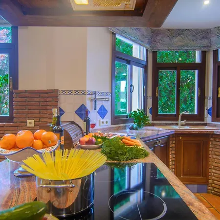 Dom wakacyjny San Pedro 6 Bedroom Villa, Heated Pool, Bbq, Wifi *