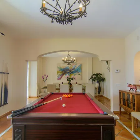 San Pedro 6 Bedroom Villa, Heated Pool, Bbq, Wifi *